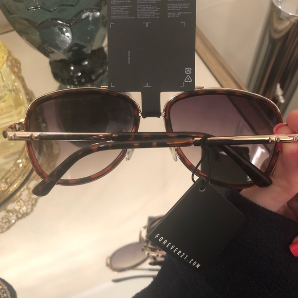 NWT *BRAND NEW* Sunglasses (Pair of 2!) - Picture 4 of 4